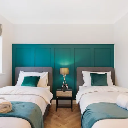 Spacious Stunning Flat Near Heathrow And Central London Hounslow Exterior photo
