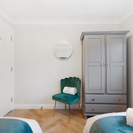 Spacious Stunning Flat Near Heathrow And Central London Hounslow Exterior photo