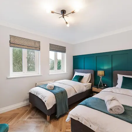 Spacious Stunning Flat Near Heathrow And Central London Hounslow Exterior photo