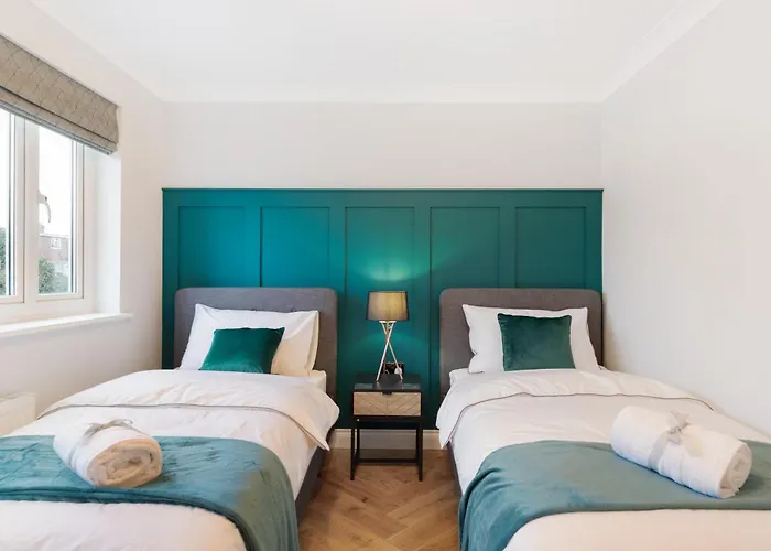 Spacious Stunning Flat Near Heathrow And Central London